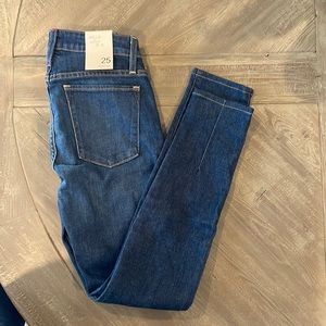 Alice and Olivia NWT Mid Rise Skinny Jeans